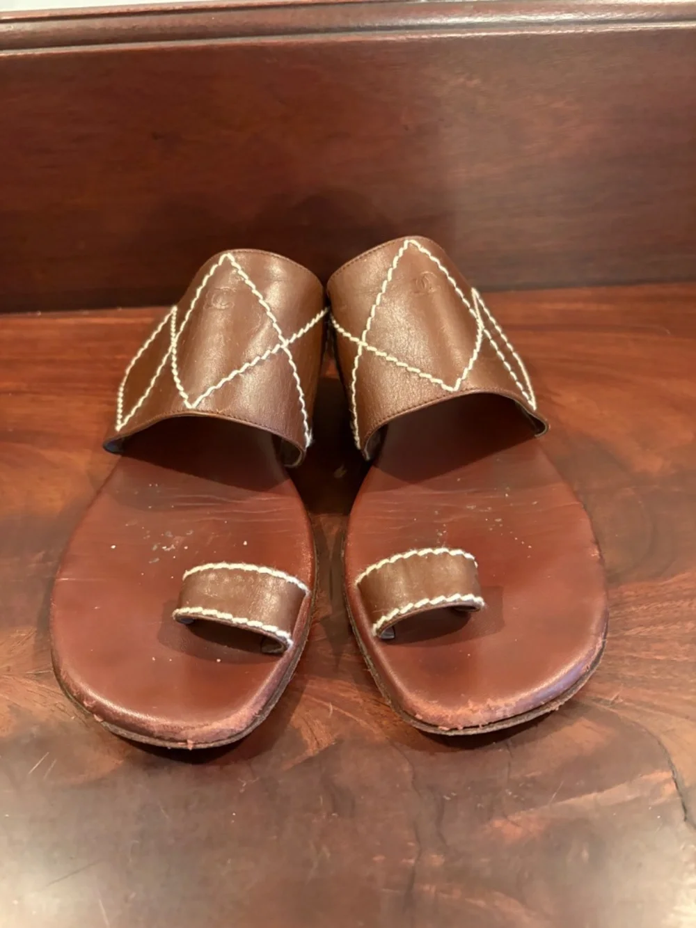 CHANEL VINTAGE LEATHER SANDALS - Picture 2 of 3